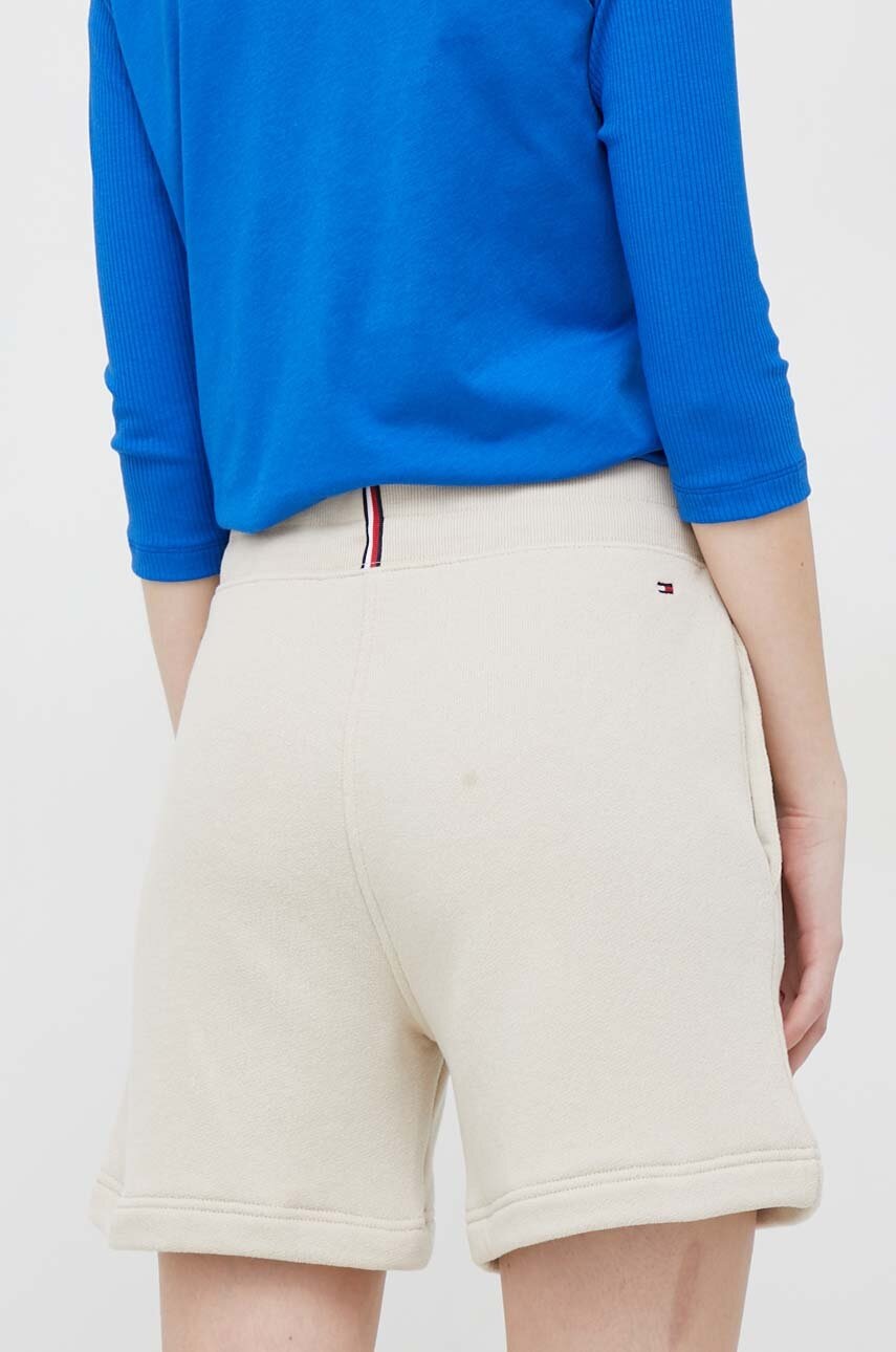 Σορτς Tommy Hilfiger χρώμα: μπεζ φωτογραφία