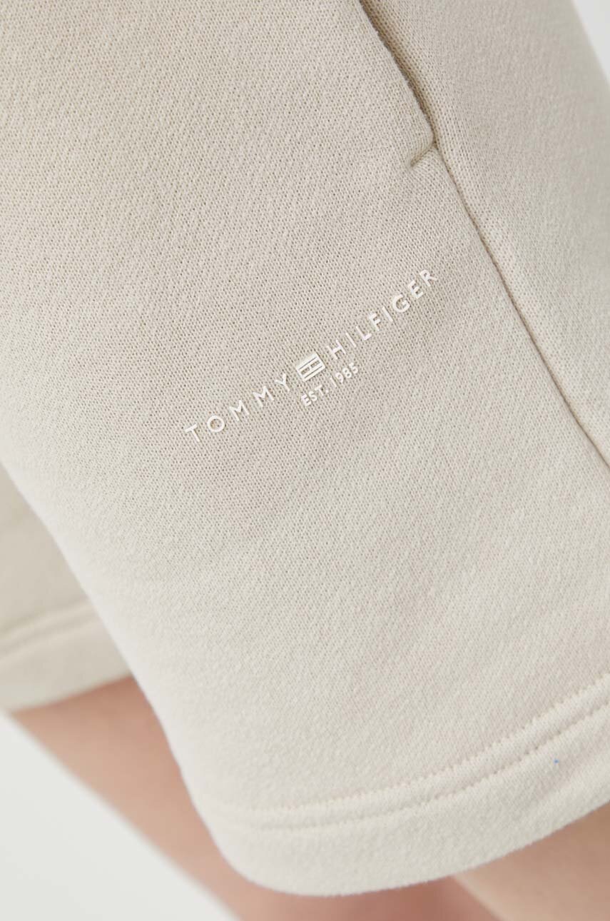 Σορτς Tommy Hilfiger χρώμα: μπεζ φωτογραφία