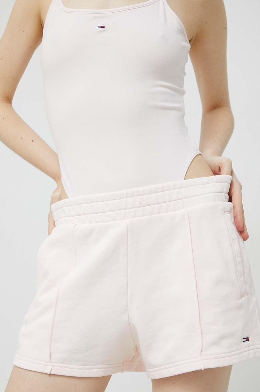 Levně Bavlněné šortky Tommy Jeans růžová barva, hladké, high waist