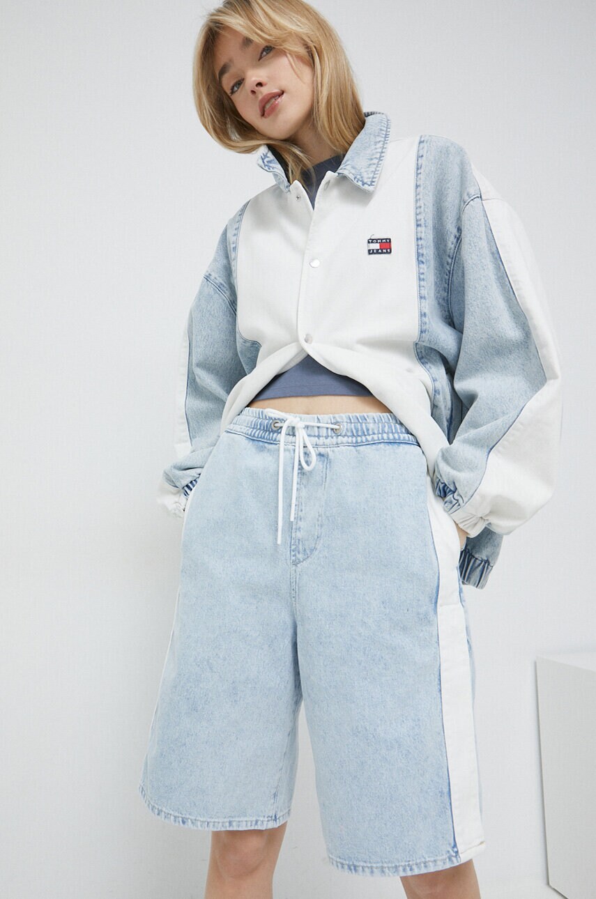 

Дънкови къси панталони Tommy Jeans в синьо с изчистен дизайн с висока талия, Син