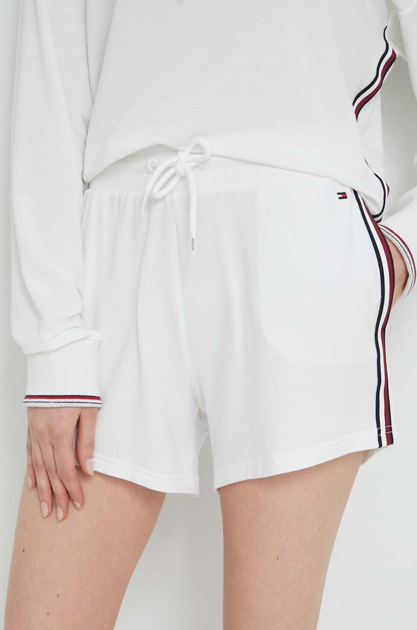 Kraťasy Tommy Hilfiger dámské, bílá barva, s aplikací, high waist - bílá -  92 % Modal
