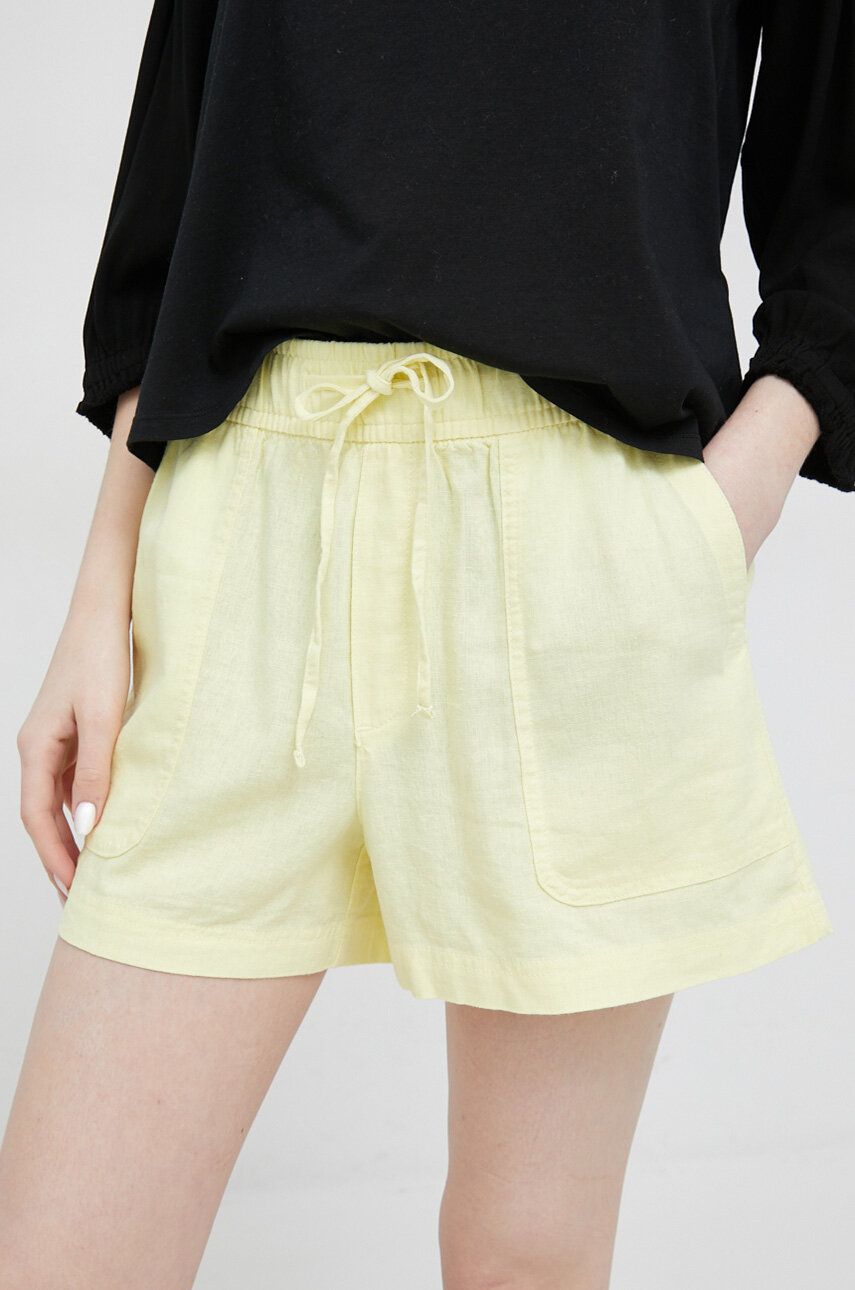GAP pantaloni scurti din in culoarea galben, neted, high waist