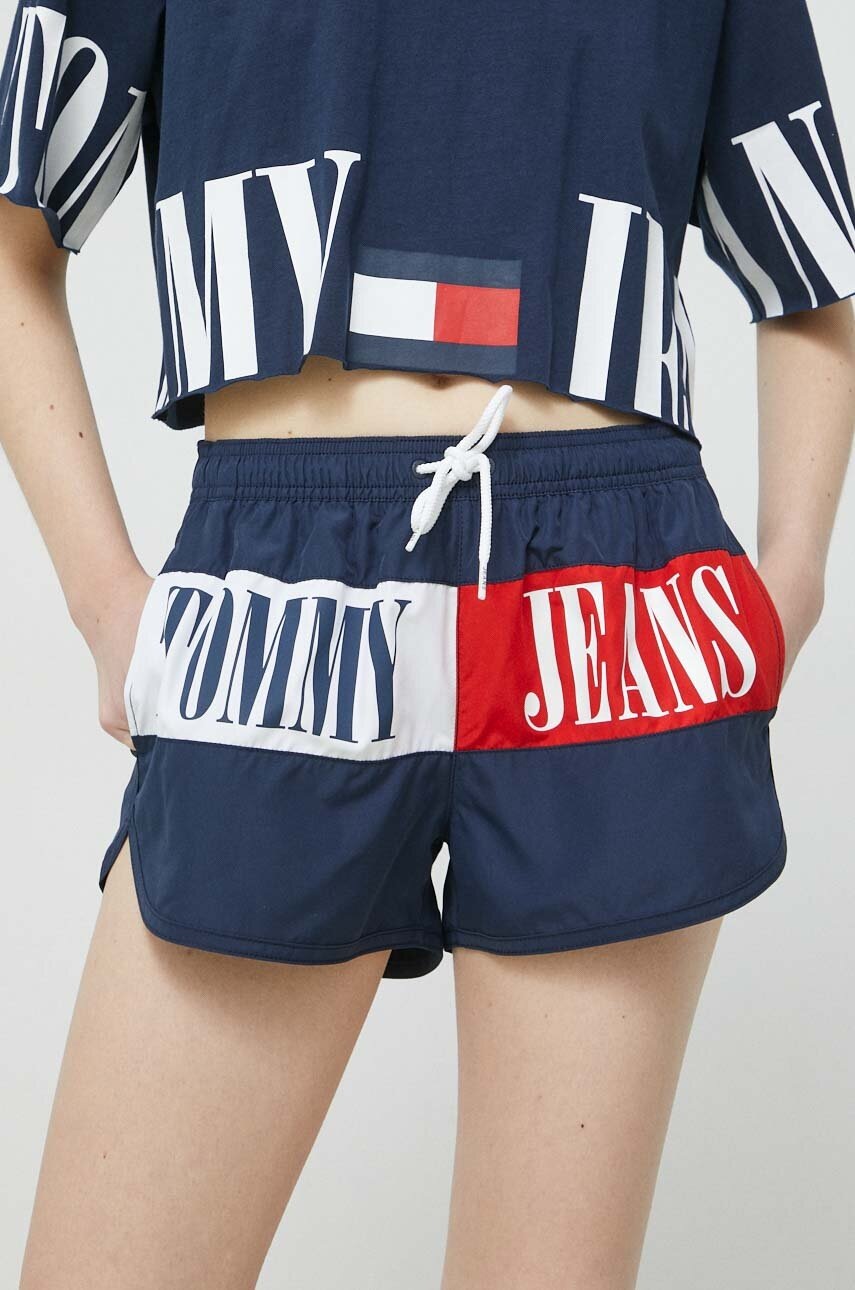 

Къс панталон Tommy Jeans в тъмносиньо с десен със стандартна талия, Тъмносин