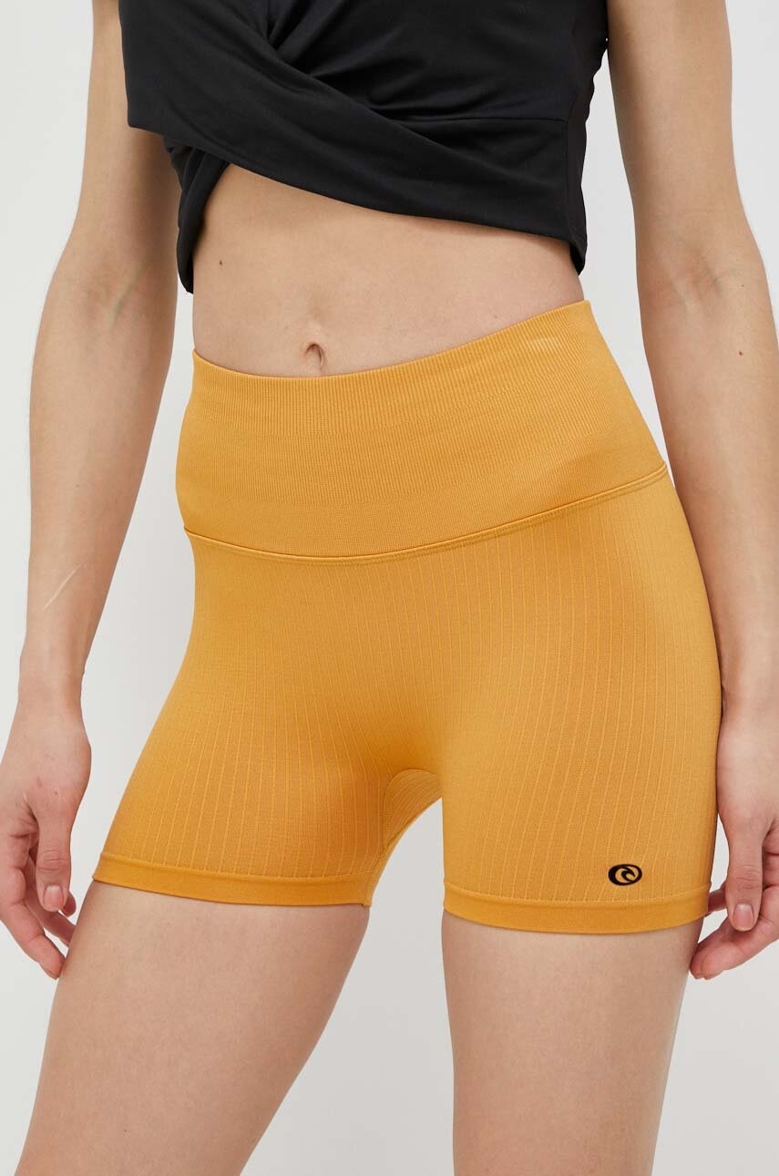 Tréninkové šortky Rip Curl žlutá barva, hladké, high waist - žlutá -  92 % Polyamid