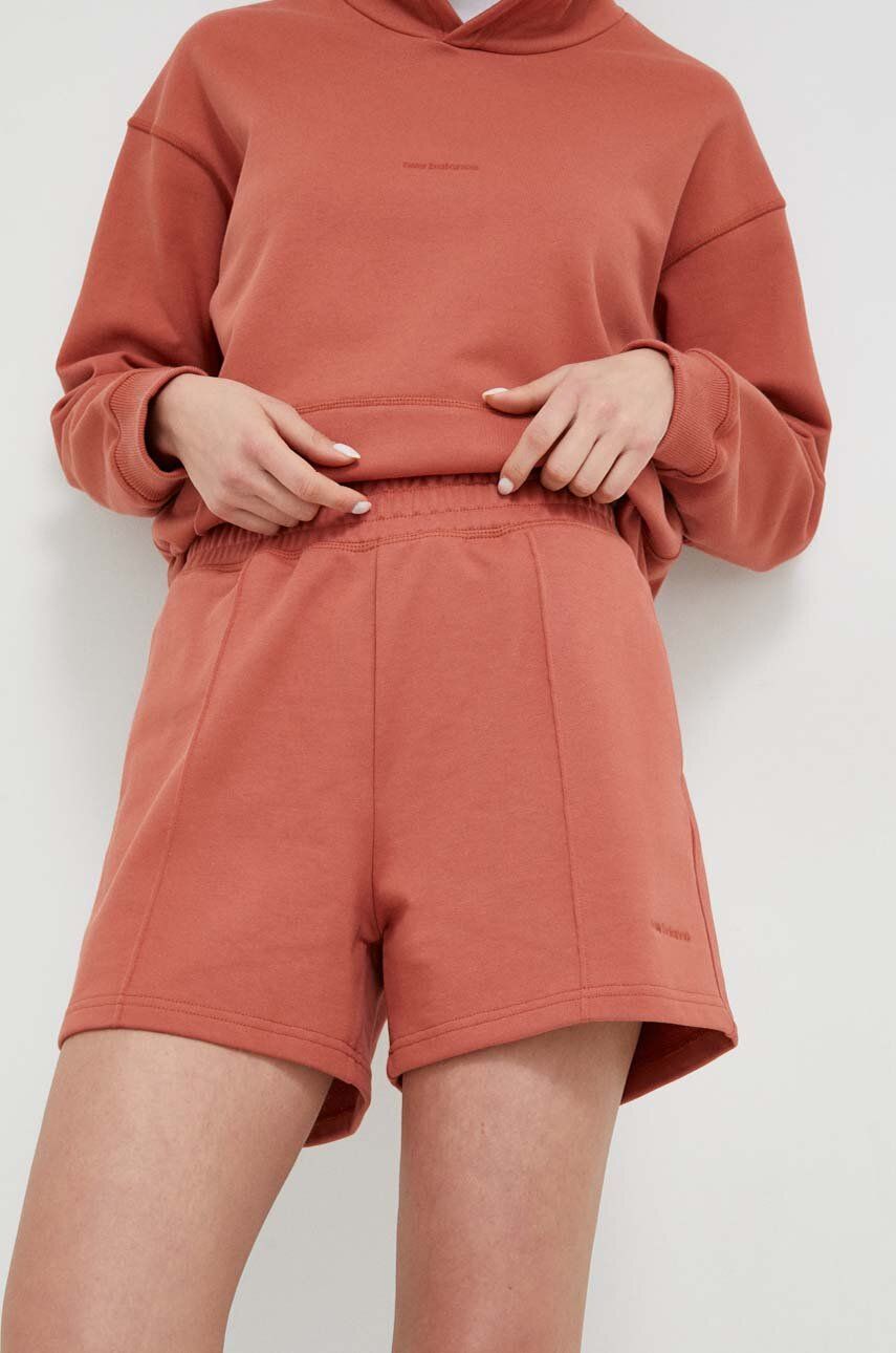 Levně Bavlněné šortky New Balance oranžová barva, hladké, high waist