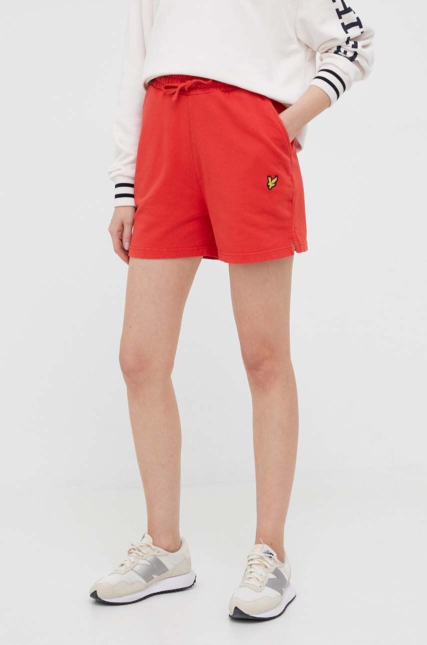 E-shop Bavlněné šortky Lyle & Scott červená barva, hladké, high waist