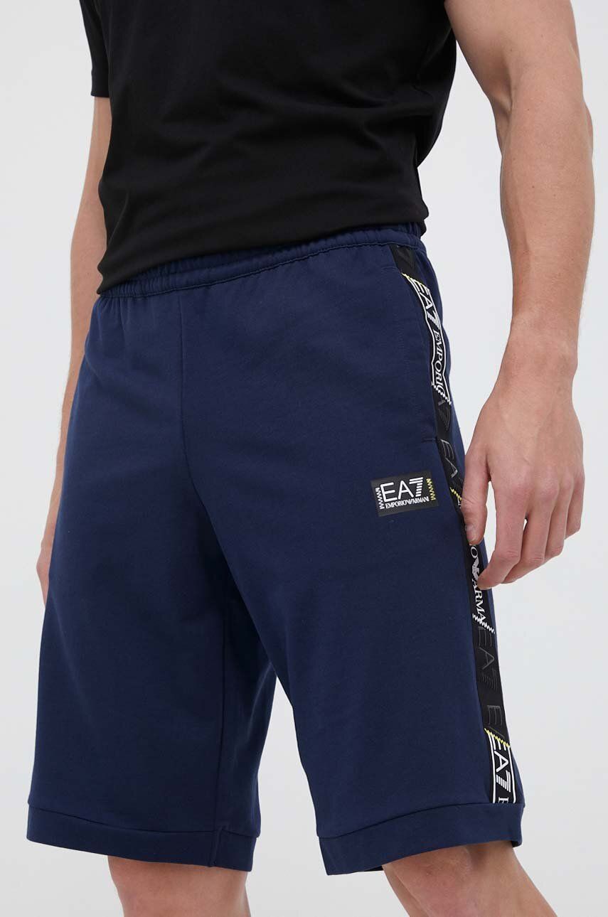 Bavlněné šortky EA7 Emporio Armani černá barva - námořnická modř -  Hlavní materiál: 100 % Bavl