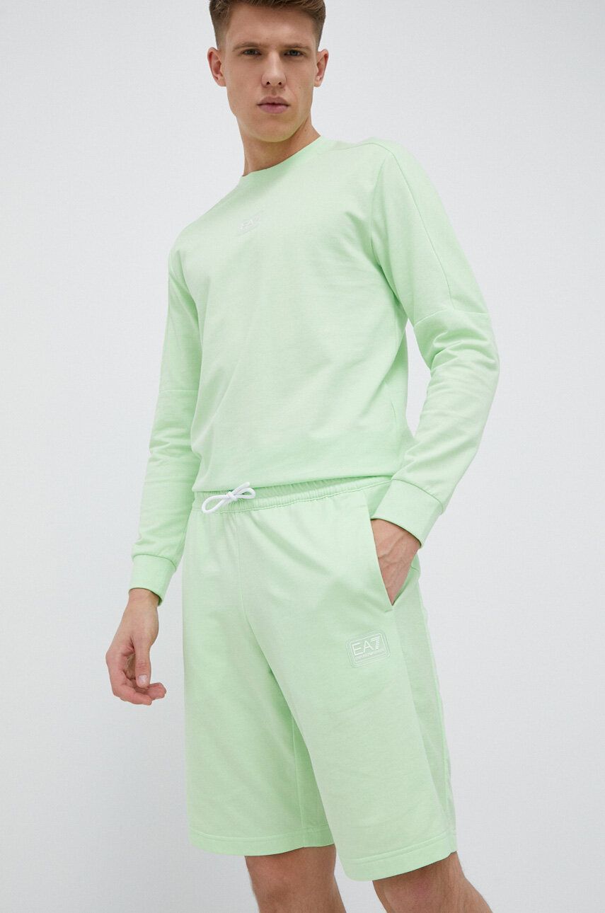 Levně Bavlněné šortky EA7 Emporio Armani zelená barva