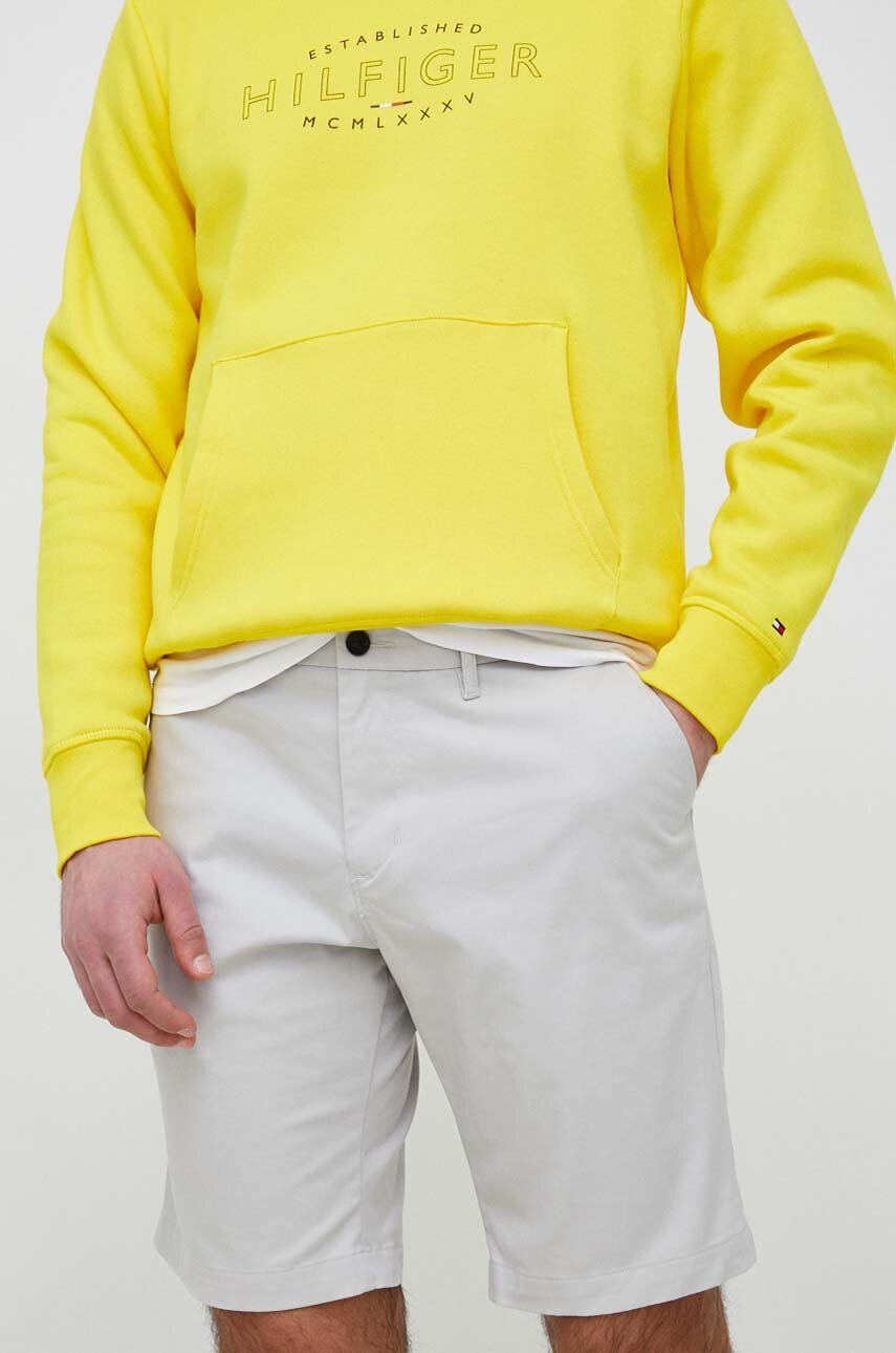

Къс панталон Tommy Hilfiger в сиво, Сив
