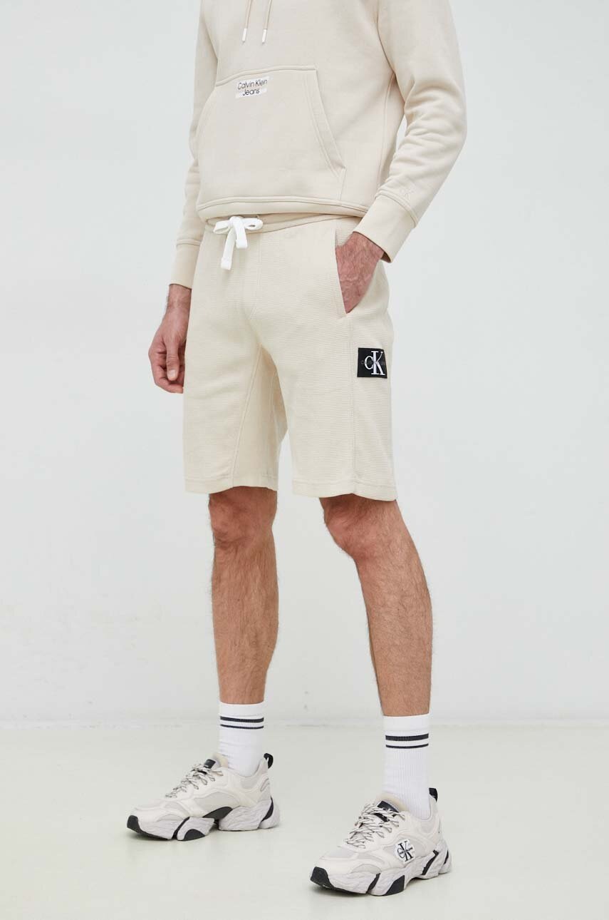 

Къс панталон Calvin Klein Jeans в бежово, Бежов