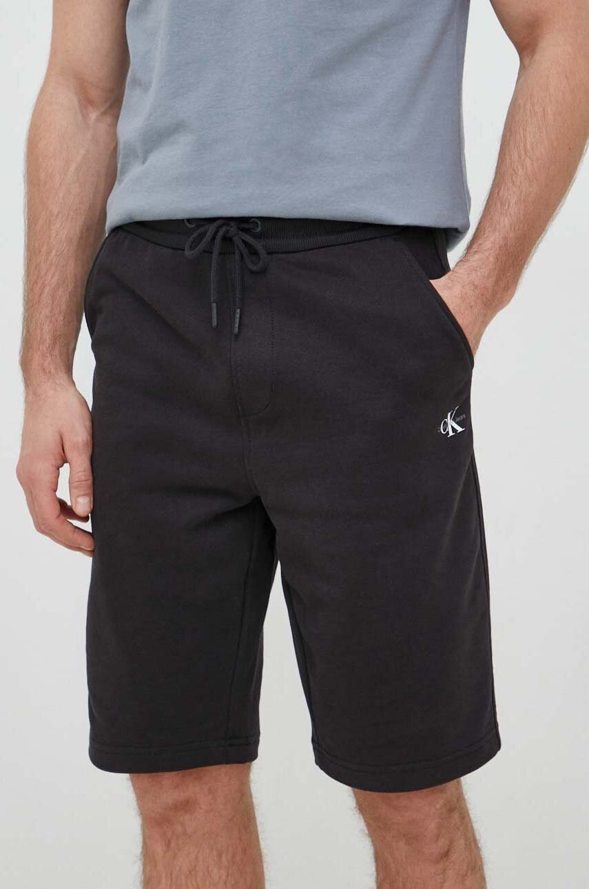 

Памучен къс панталон Calvin Klein Jeans в черно, Черен