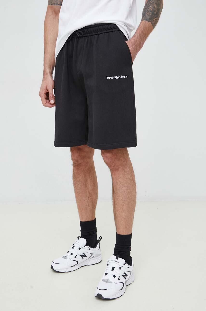 

Къс панталон Calvin Klein Jeans в черно, Черен