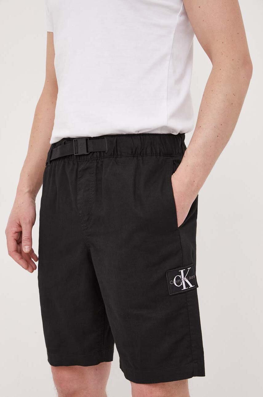 

Къс панталон с лен Calvin Klein Jeans в черно, Черен