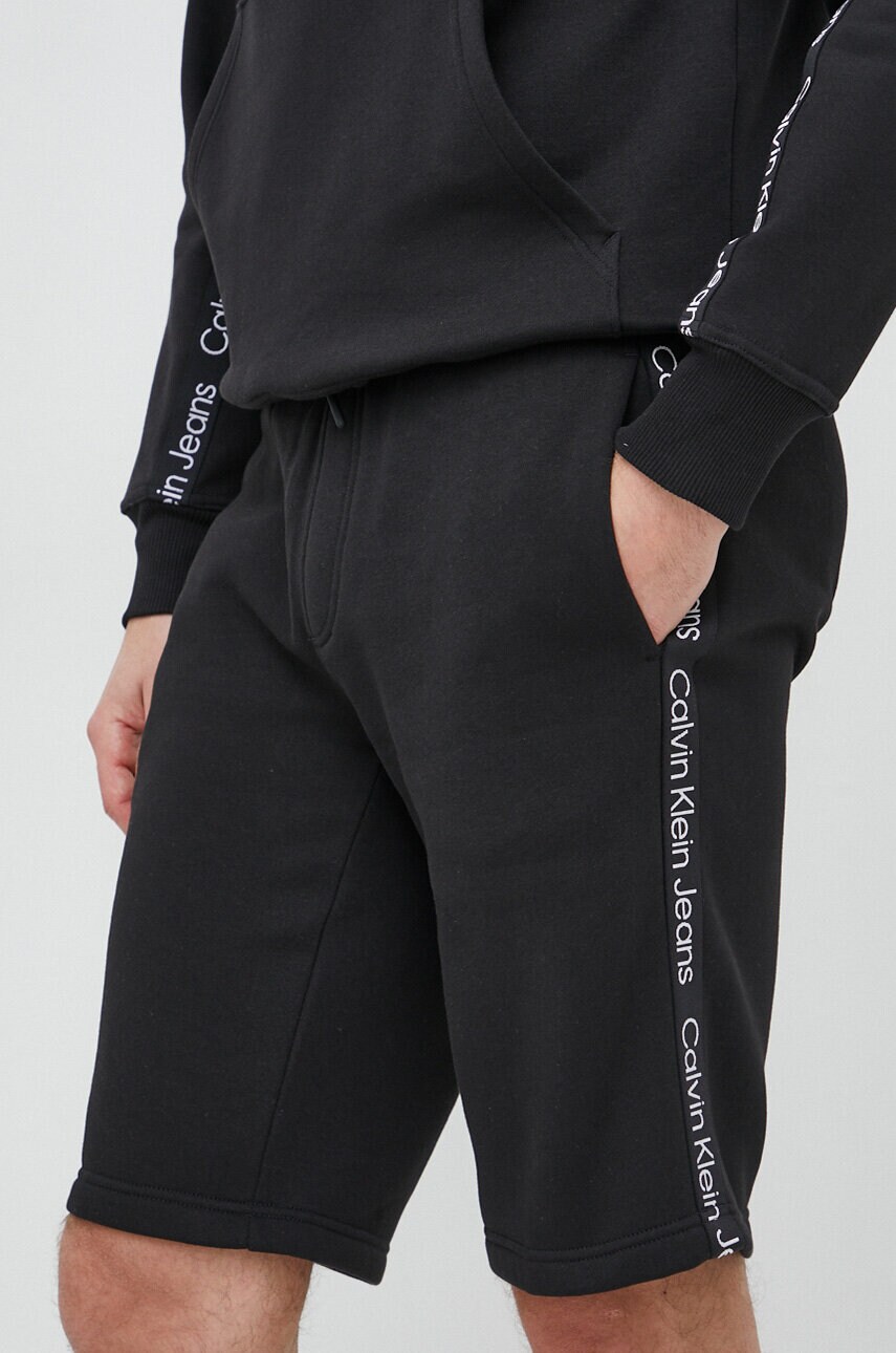 

Къс панталон Calvin Klein Jeans в черно, Черен