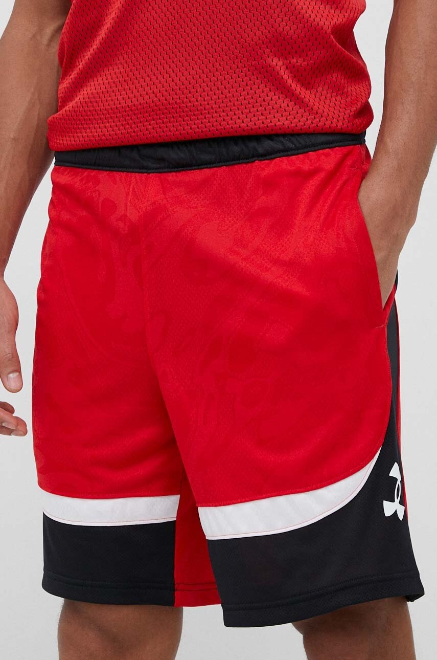 Levně Tréninkové šortky Under Armour Heatwave Hoops červená barva