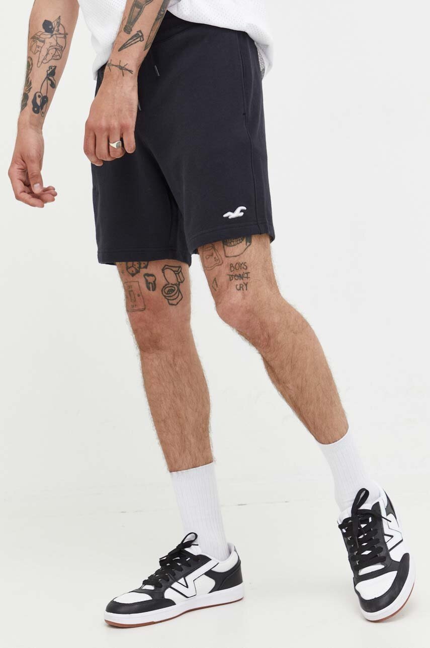 

Къс панталон Hollister Co. в черно, Черен