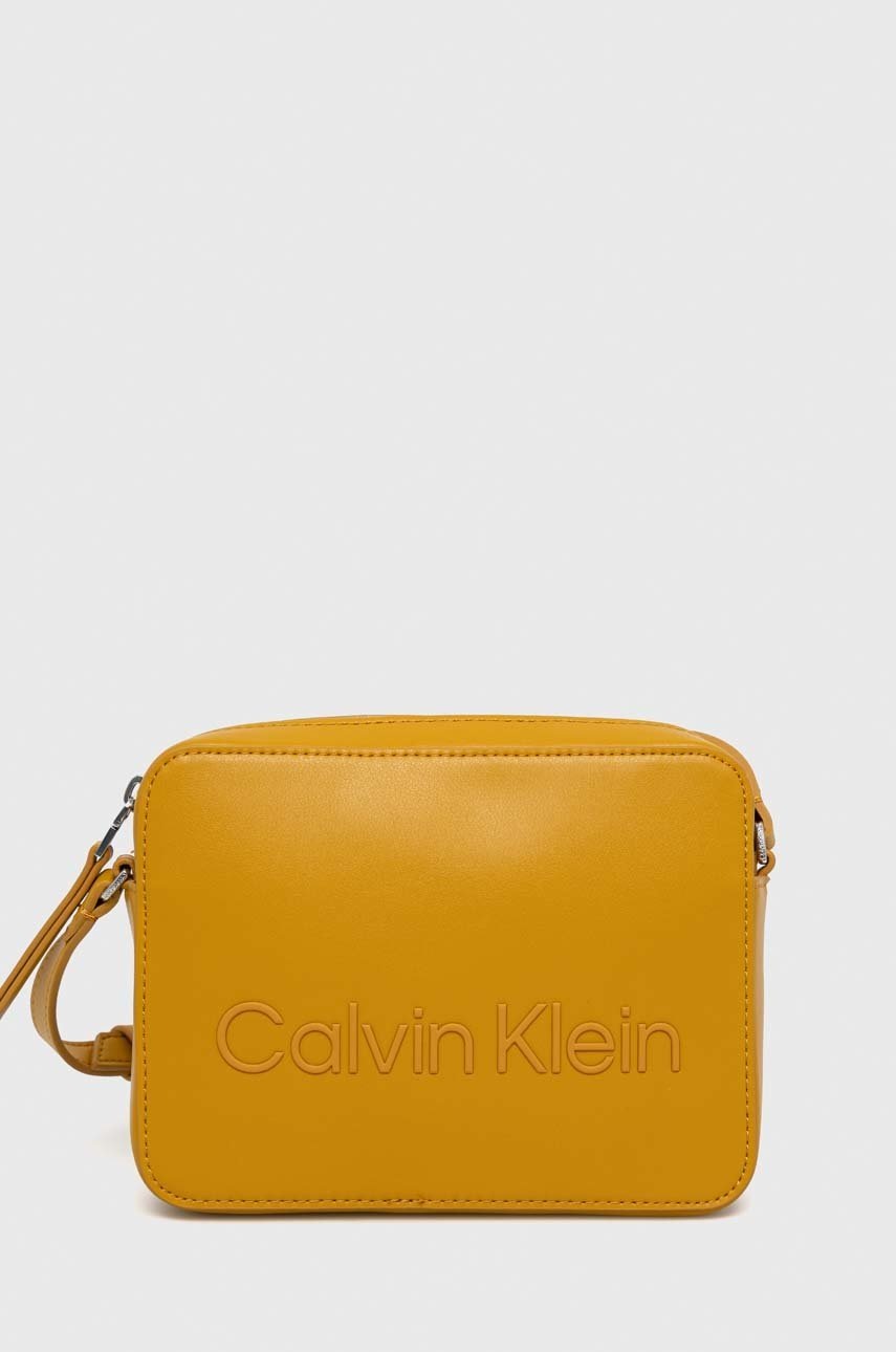 

Чанта Calvin Klein в златисто, Злато