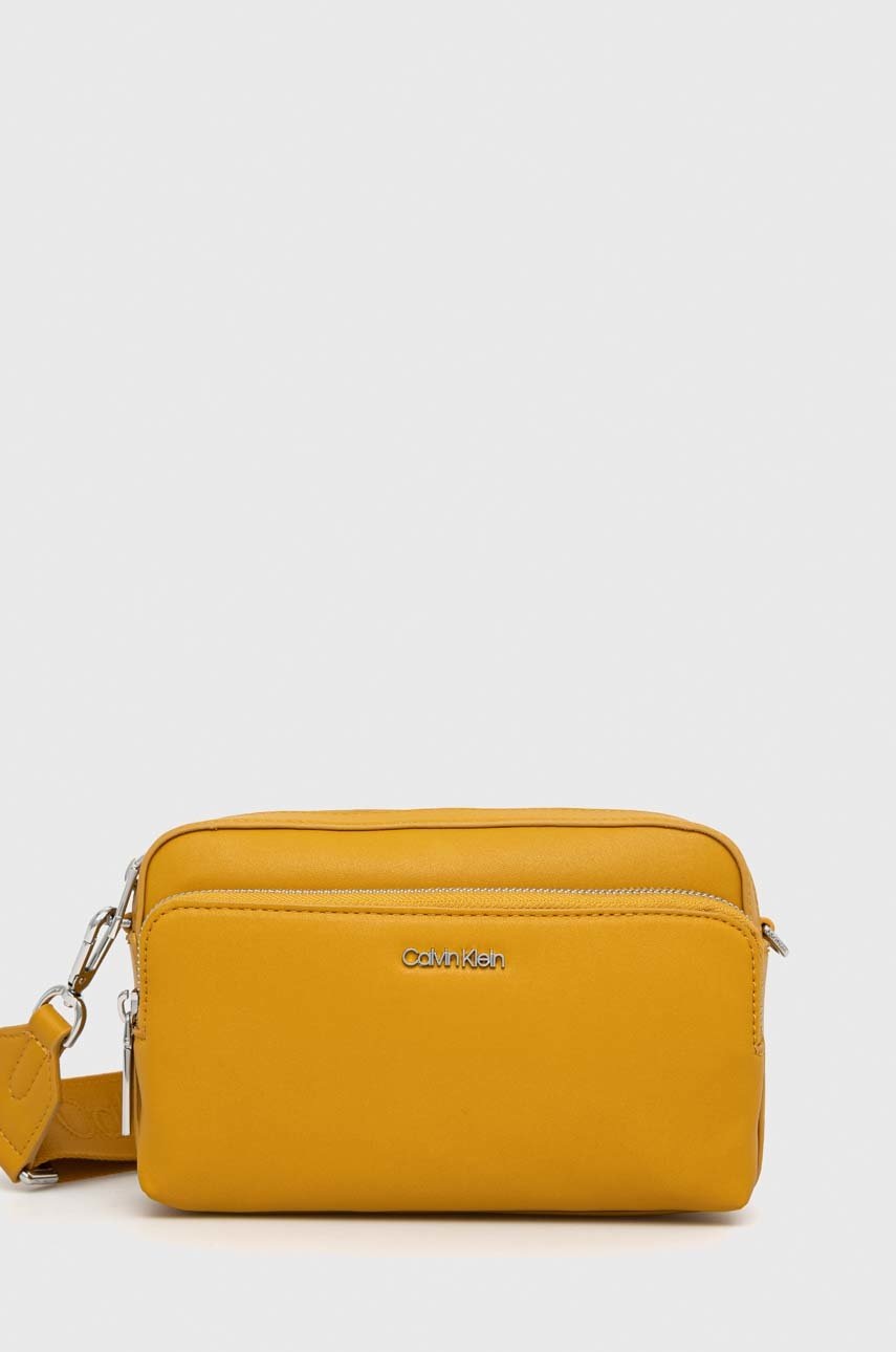 

Чанта Calvin Klein в златисто, Злато
