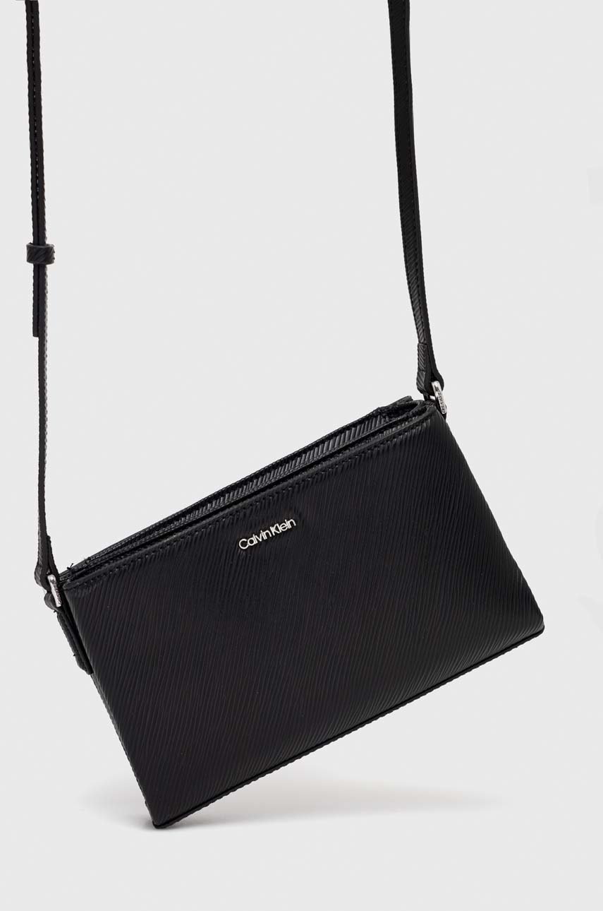 

Чанта Calvin Klein в черно, Черен