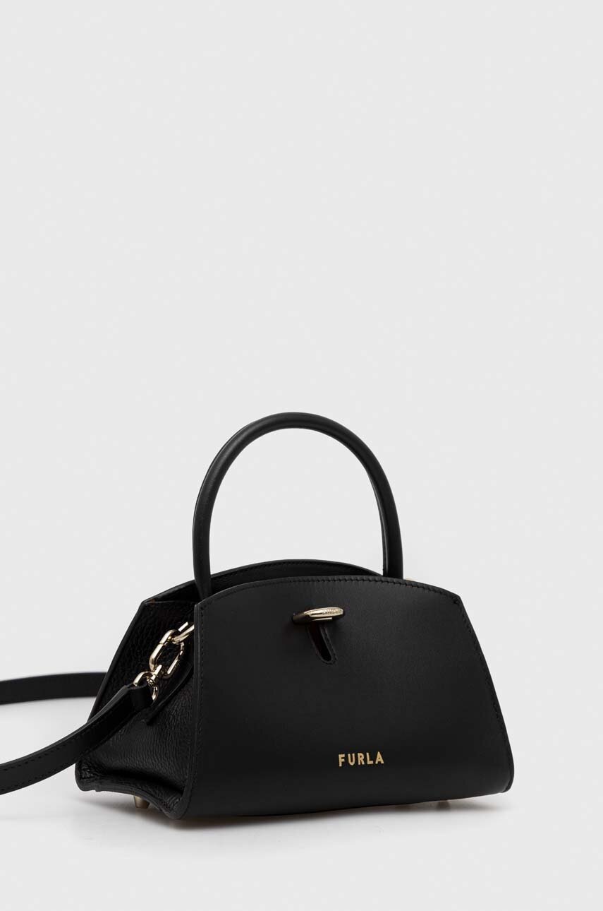 

Кожаная сумочка Furla Genesi цвет чёрный