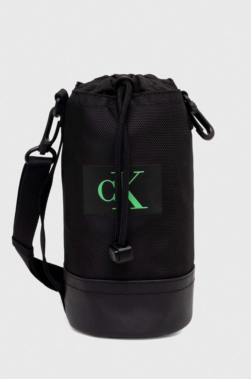 Kryt na láhev Calvin Klein černá barva - černá -  Materiál č. 1: 100 % Polyester Materiál 