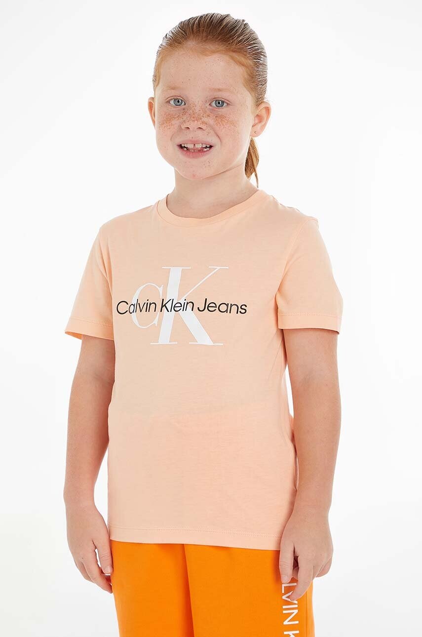 

Детска памучна тениска Calvin Klein Jeans в оранжево с принт, Оранжев