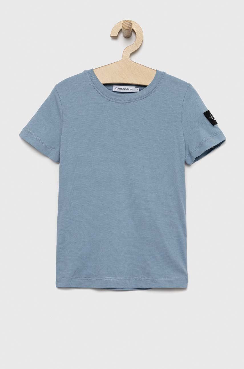 

Детска памучна тениска Calvin Klein Jeans с апликация, Син