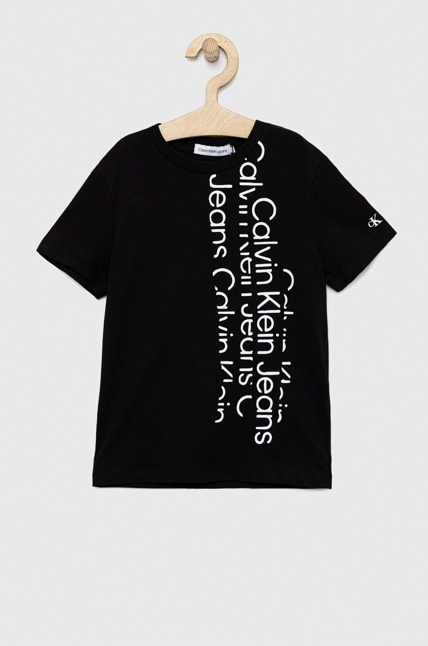 

Детска памучна тениска Calvin Klein Jeans в черно с принт, Черен