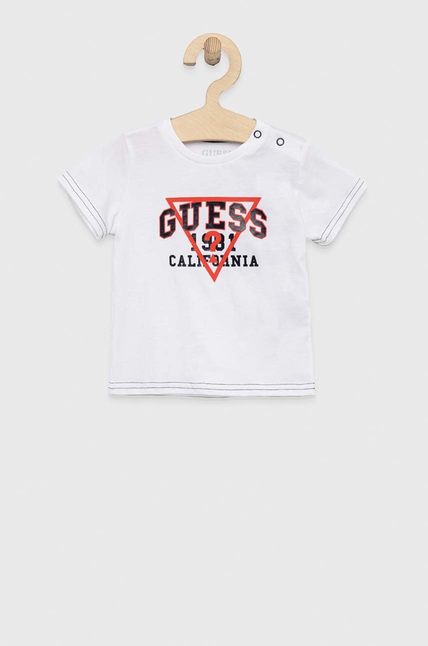 

Бавовняна футболка для немовлят Guess колір білий з принтом