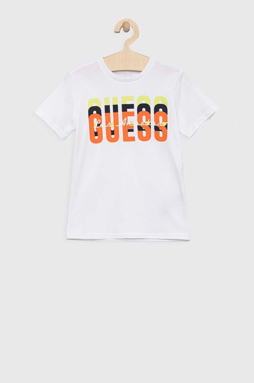 

Детская хлопковая футболка Guess цвет белый с принтом