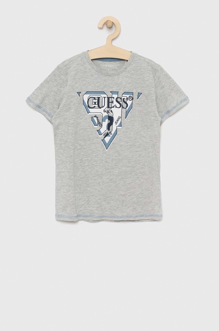 

Дитяча бавовняна футболка Guess колір сірий з принтом