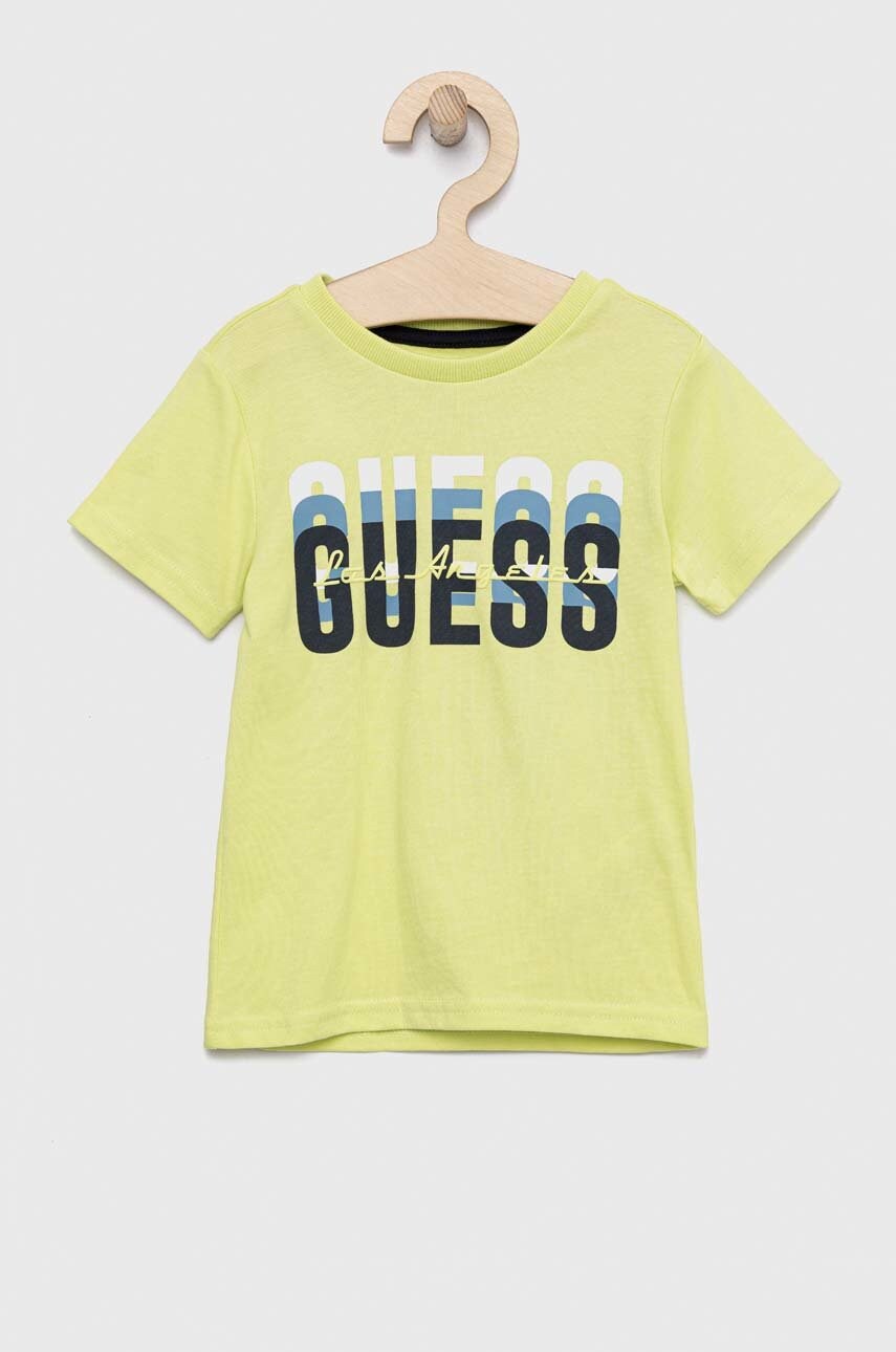 

Детская хлопковая футболка Guess цвет зелёный с принтом