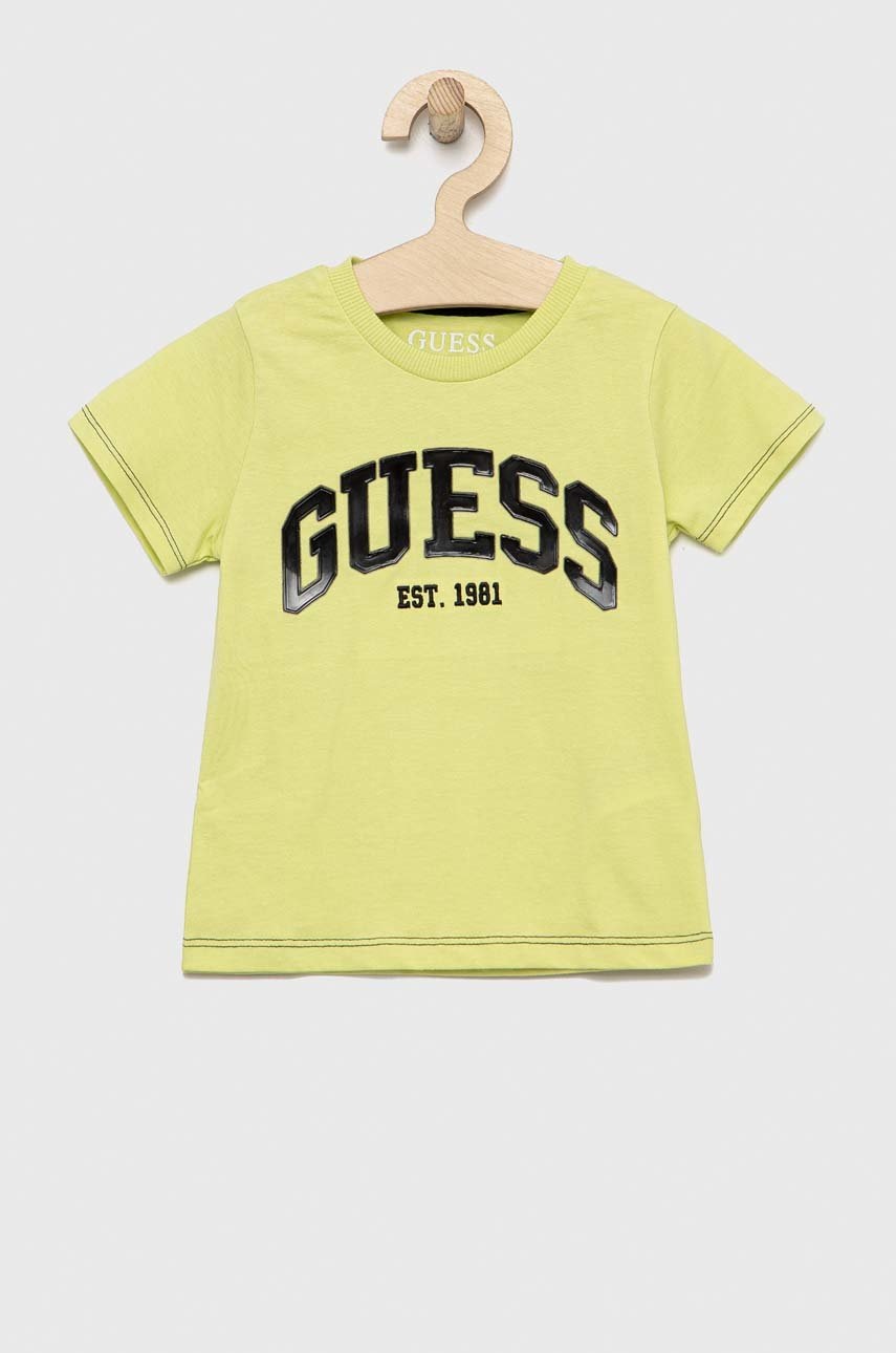 

Детская хлопковая футболка Guess цвет зелёный узорный