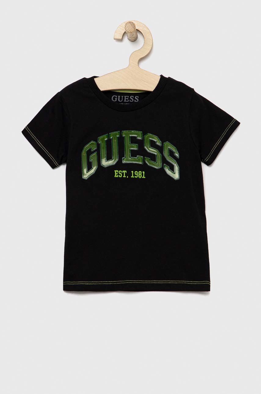 

Детская хлопковая футболка Guess цвет чёрный узорный