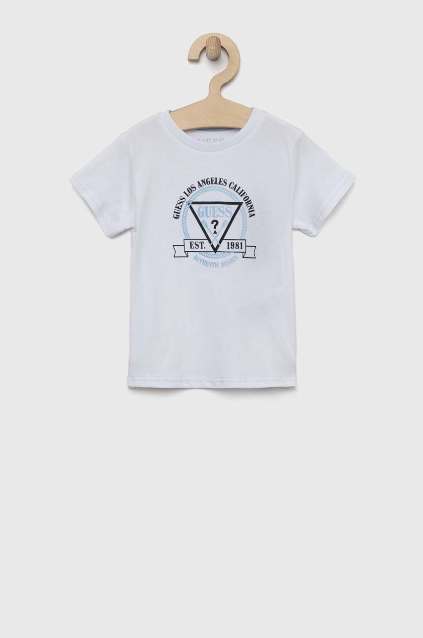 

Детская хлопковая футболка Guess цвет белый с принтом