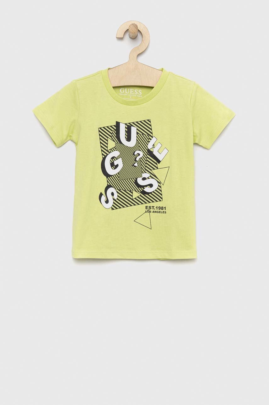 

Дитяча бавовняна футболка Guess колір зелений візерунок