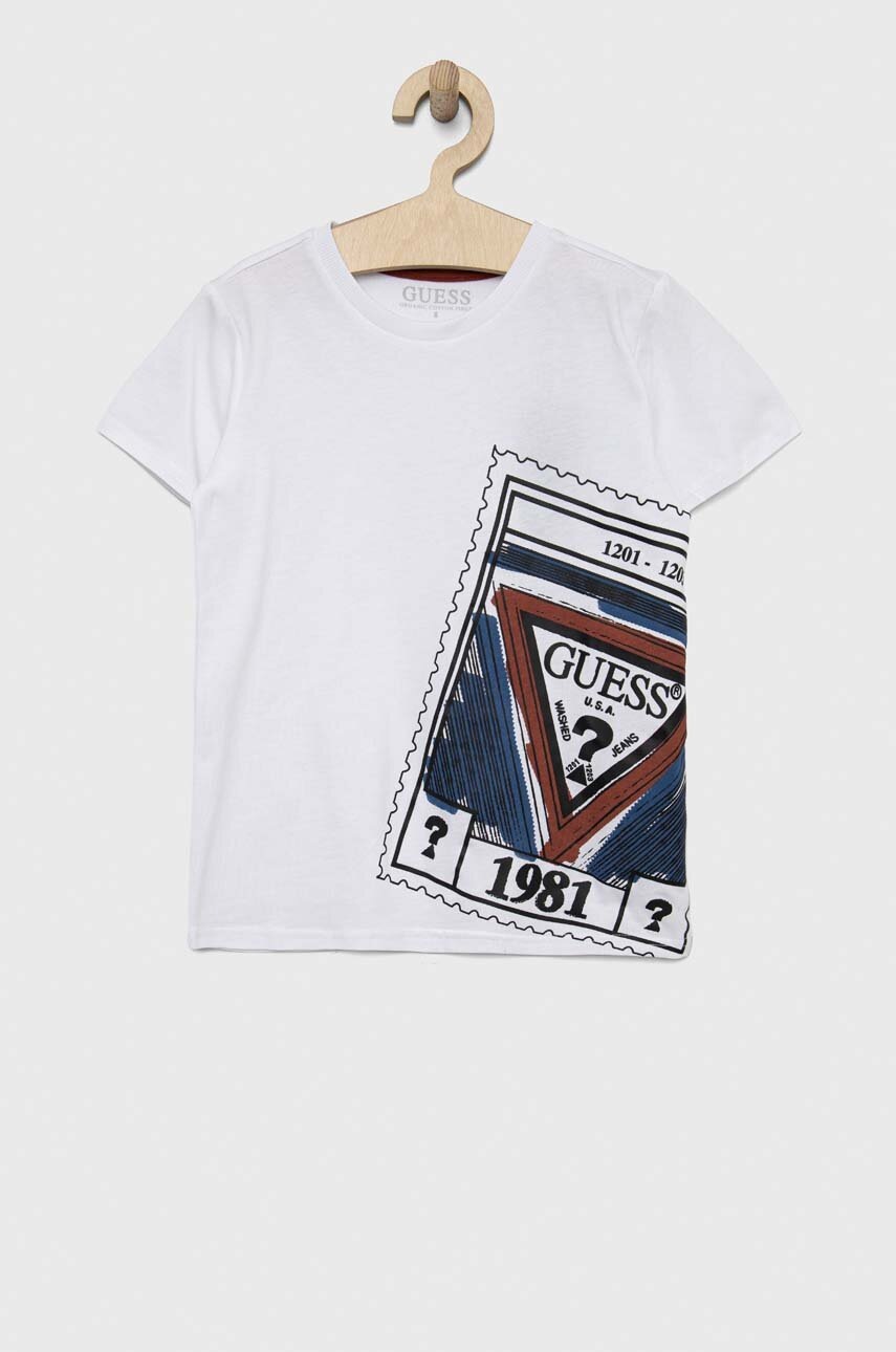 

Детская хлопковая футболка Guess цвет белый с принтом