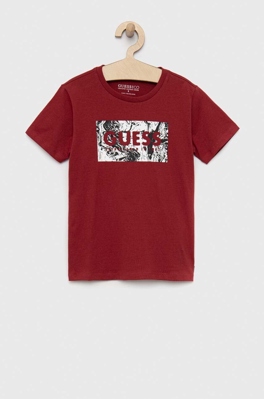 

Дитяча бавовняна футболка Guess колір бордовий з принтом