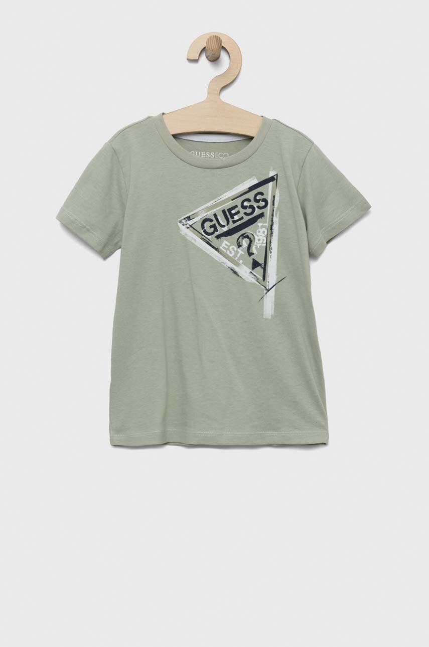 

Детская хлопковая футболка Guess цвет зелёный с принтом