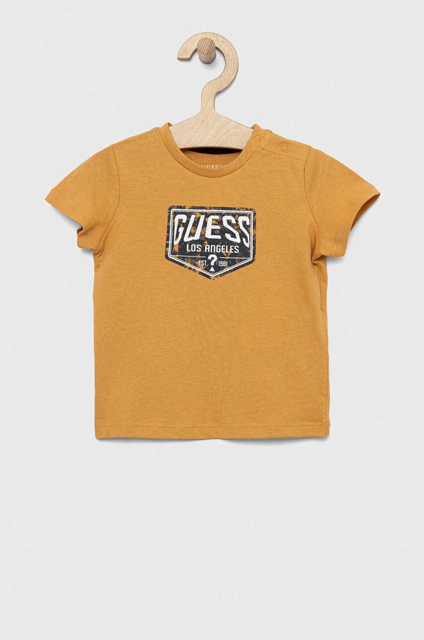 

Детская хлопковая футболка Guess цвет жёлтый с принтом
