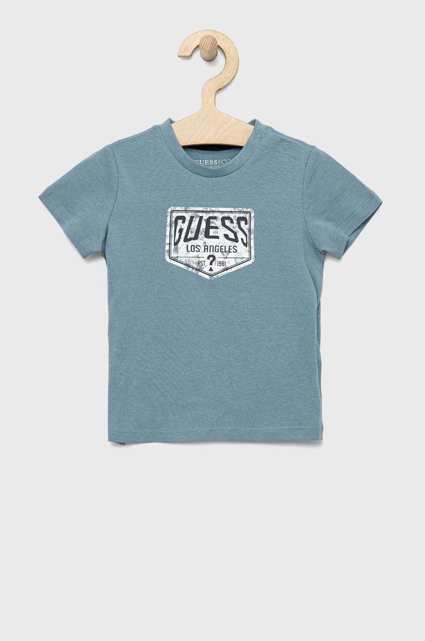 

Детска памучна тениска Guess в синьо с принт, Син