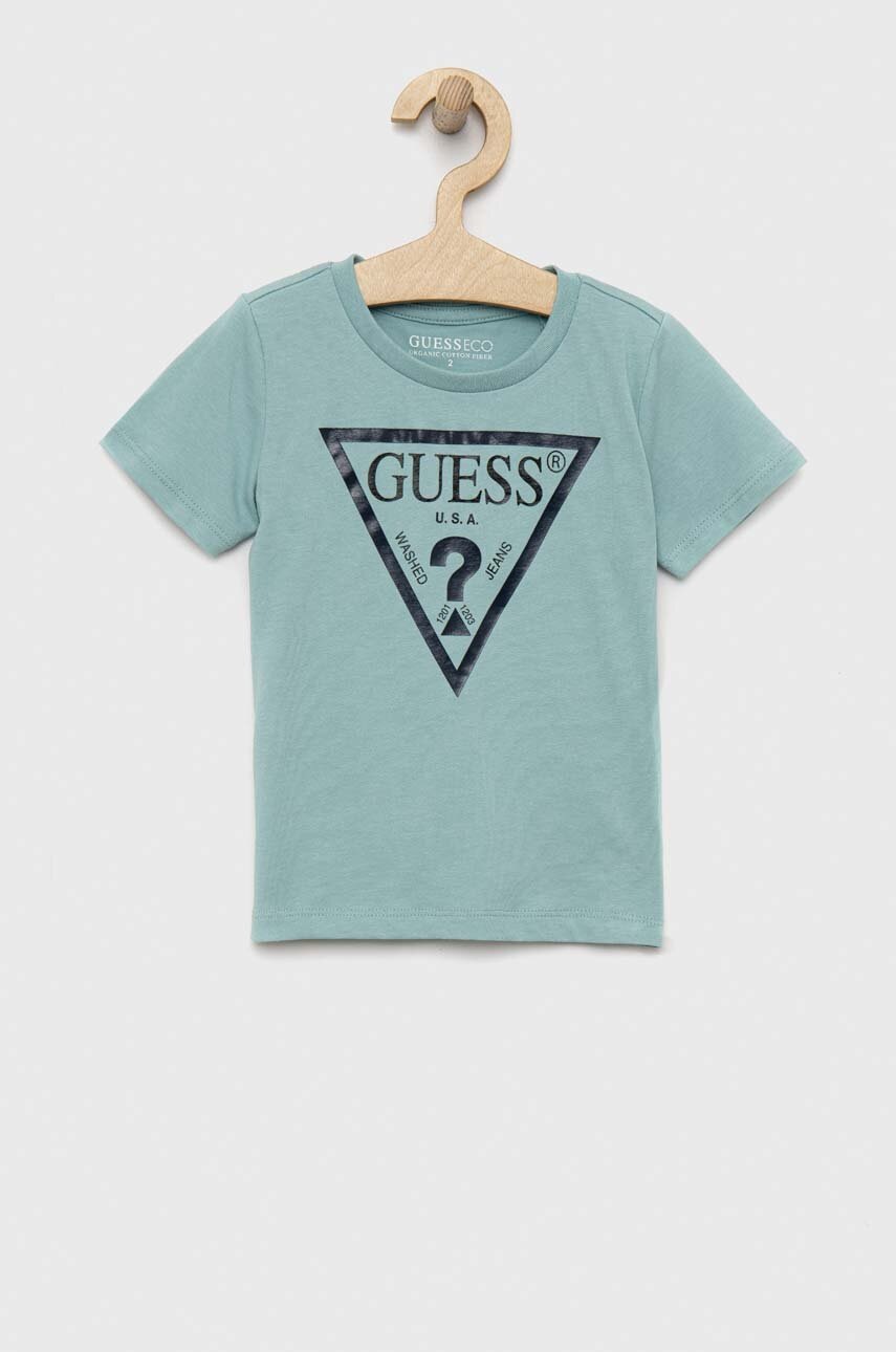 

Детская хлопковая футболка Guess цвет зелёный с принтом