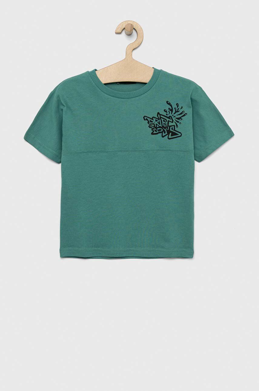 Levně Dětské bavlněné tričko Sisley zelená barva, s potiskem