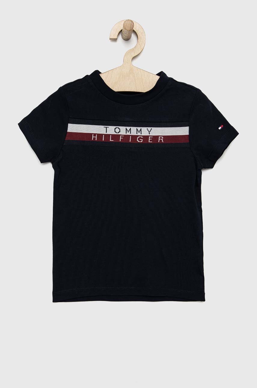 

Детска памучна тениска Tommy Hilfiger в тъмносиньо с апликация, Тъмносин
