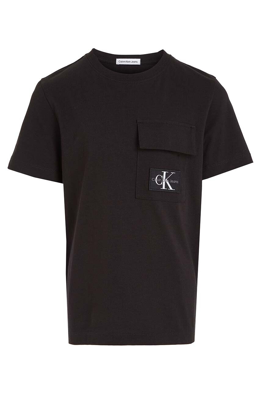 

Детска памучна тениска Calvin Klein Jeans в черно с апликация, Черен