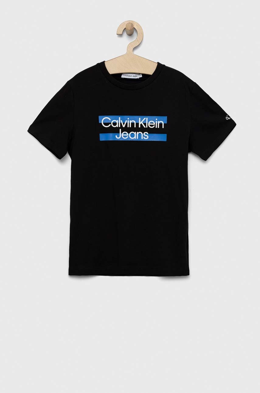 

Детска памучна тениска Calvin Klein Jeans в черно с принт, Черен