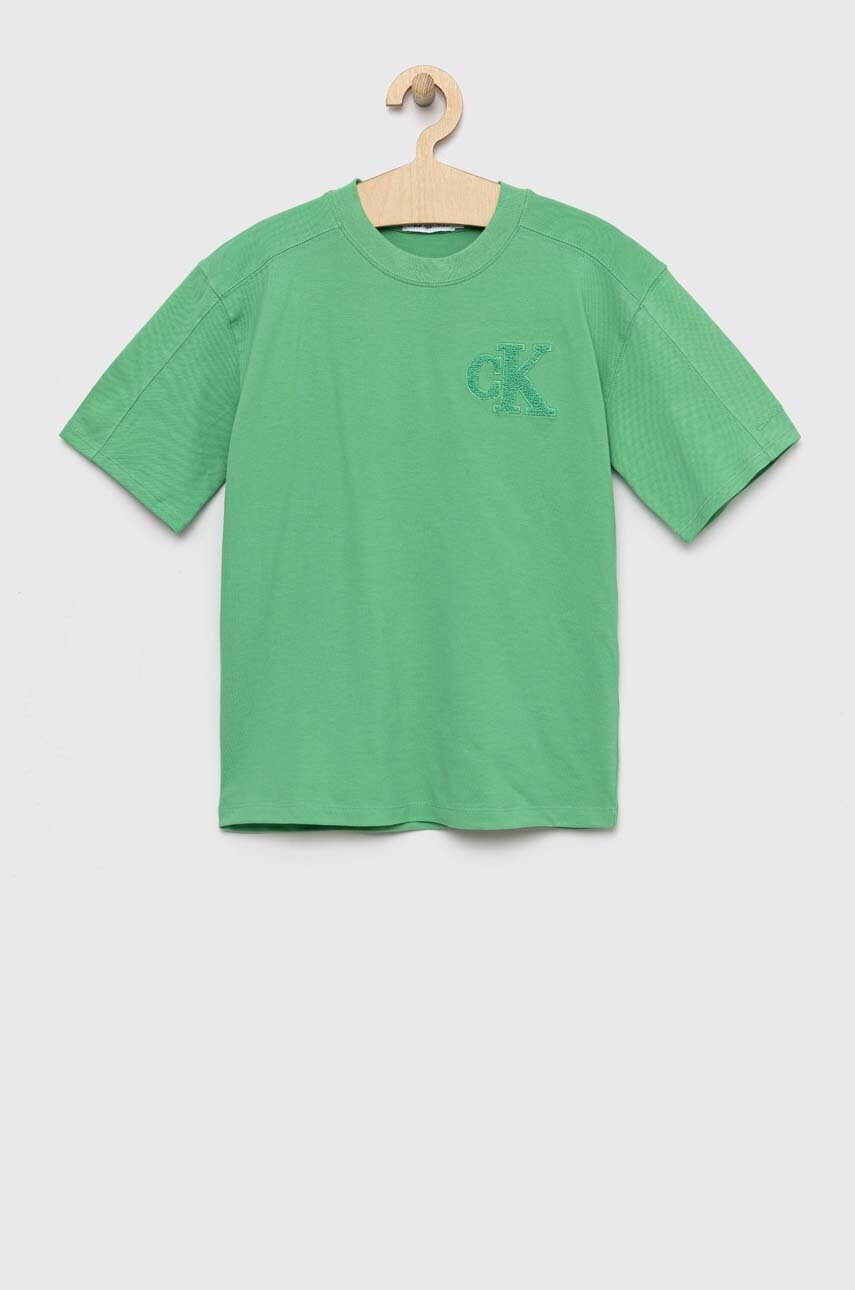 

Детска тениска Calvin Klein Jeans в зелено с апликация, Зелен