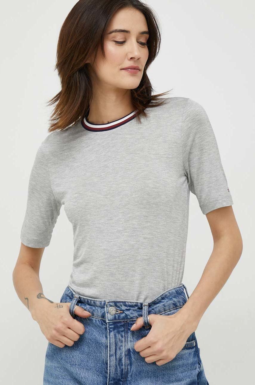 

Тениска Tommy Hilfiger в сиво, Сив
