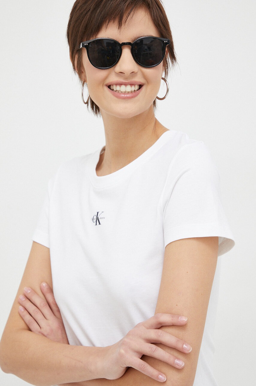 

Памучна тениска Calvin Klein Jeans В лилаво, Бял