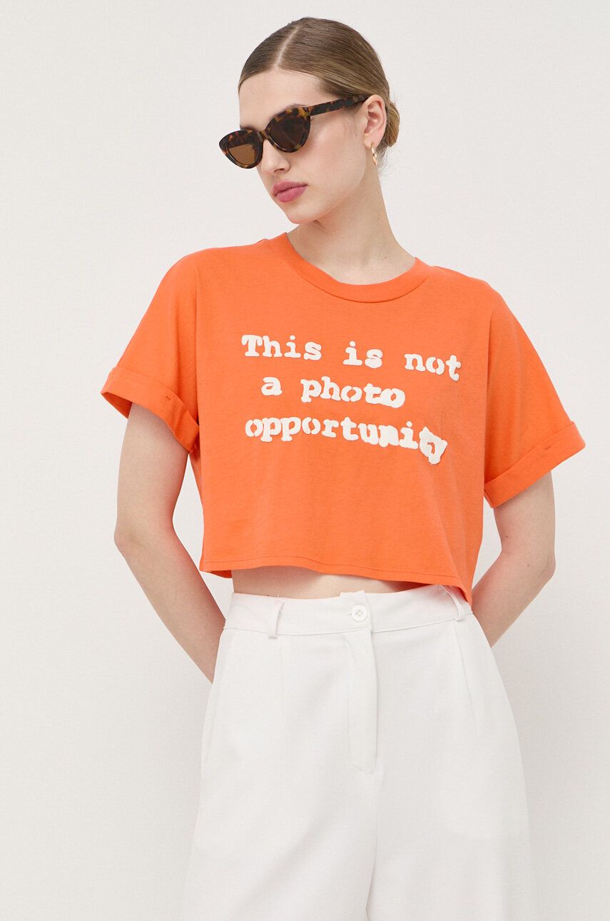 Levně Bavlněné tričko Guess x Banksy oranžová barva
